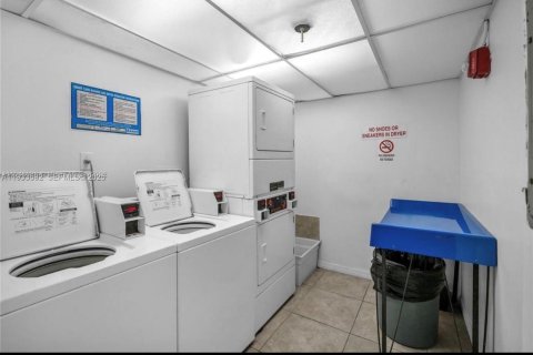 Снять в аренду квартиру в Майами, Флорида 2 спальни, 86.4м2, № 1991328 - фото 9