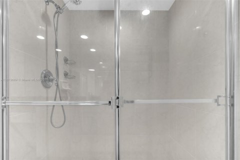 Condo in Fort Lauderdale, Florida, 2 bedrooms  № 1761813 - photo 18