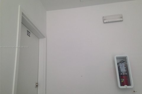 Condo in Miami Beach, Florida, 1 bedroom  № 1957195 - photo 5