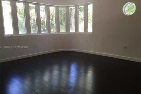 Condo in Miami Beach, Florida, 1 bedroom  № 1957195 - photo 3