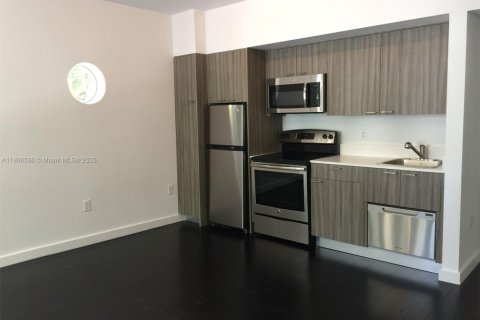 Condo in Miami Beach, Florida, 1 bedroom  № 1957195 - photo 2