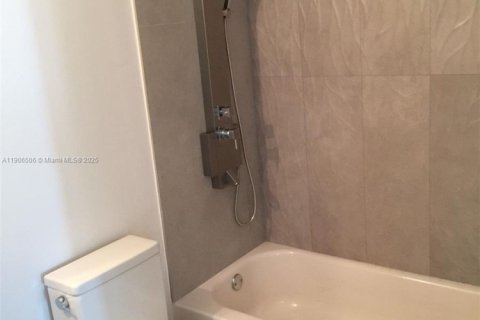 Condo in Miami Beach, Florida, 1 bedroom  № 1957195 - photo 4