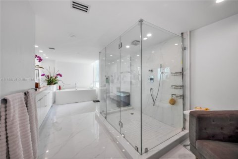 Condominio en venta en Miami, Florida, 3 dormitorios, 241.55 m2 № 1862894 - foto 29
