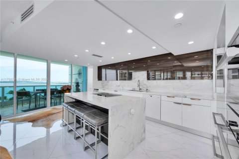 Condominio en venta en Miami, Florida, 3 dormitorios, 241.55 m2 № 1862894 - foto 15