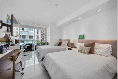 Condominio en venta en Miami, Florida, 3 dormitorios, 241.55 m2 № 1862894 - foto 2
