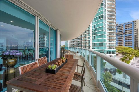 Condominio en venta en Miami, Florida, 3 dormitorios, 241.55 m2 № 1862894 - foto 9