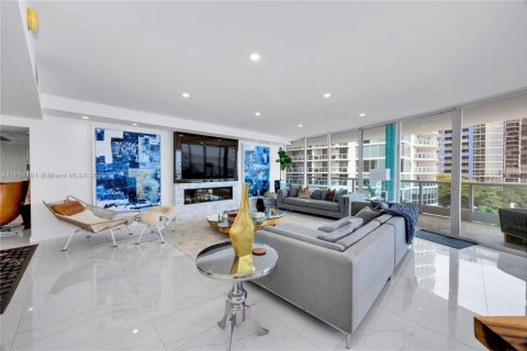 Condominio en venta en Miami, Florida, 3 dormitorios, 241.55 m2 № 1862894 - foto 21