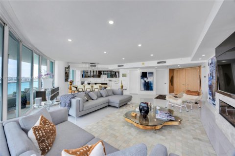 Condominio en venta en Miami, Florida, 3 dormitorios, 241.55 m2 № 1862894 - foto 19