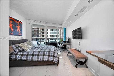 Condominio en venta en Miami, Florida, 3 dormitorios, 241.55 m2 № 1862894 - foto 3