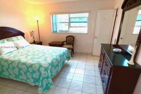 Condo in Hollywood, Florida, 1 bedroom  № 1895741 - photo 14