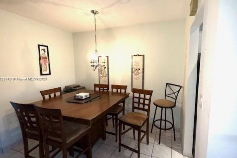 Condo in Hollywood, Florida, 1 bedroom  № 1895741 - photo 10