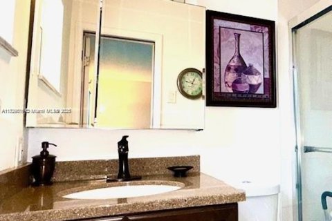 Condo in Hollywood, Florida, 1 bedroom  № 1895741 - photo 16
