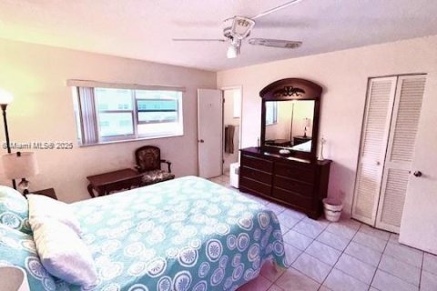 Condo in Hollywood, Florida, 1 bedroom  № 1895741 - photo 15