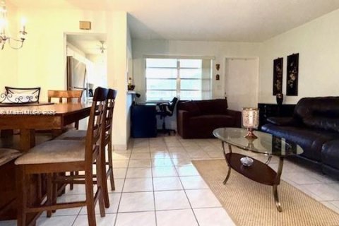 Condo in Hollywood, Florida, 1 bedroom  № 1895741 - photo 8