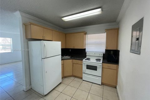 Снять в аренду кондоминиум в Норт-Майами-Бич, Флорида 2 спальни, 77.02м2, № 1951532 - фото 6
