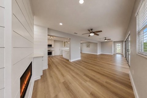 House in Apollo Beach, Florida 3 bedrooms, 168.15 sq.m. № 2196065 - photo 23