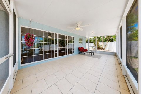 House in Apollo Beach, Florida 3 bedrooms, 168.15 sq.m. № 2196065 - photo 19