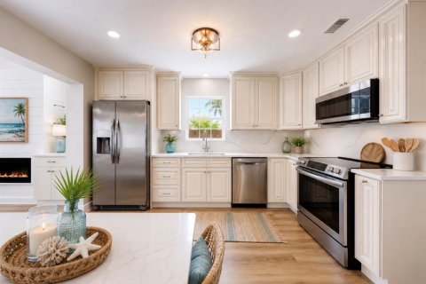 House in Apollo Beach, Florida 3 bedrooms, 168.15 sq.m. № 2196065 - photo 16