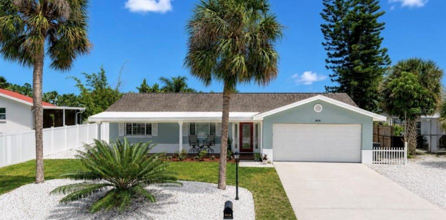 House in Apollo Beach, Florida 3 bedrooms, 168.15 sq.m. № 2196065