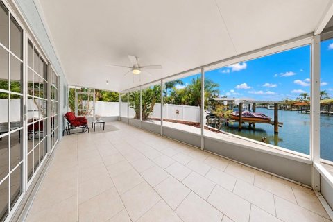 House in Apollo Beach, Florida 3 bedrooms, 168.15 sq.m. № 2196065 - photo 20