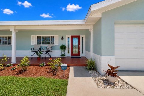 House in Apollo Beach, Florida 3 bedrooms, 168.15 sq.m. № 2196065 - photo 6