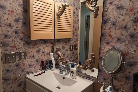 Condo in Sarasota, Florida, 2 bedrooms  № 2098797 - photo 19
