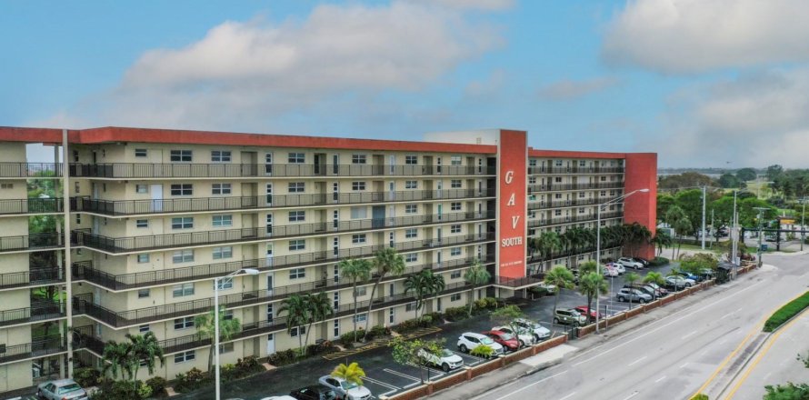 Condo in Pompano Beach, Florida, 2 bedrooms № 1118224