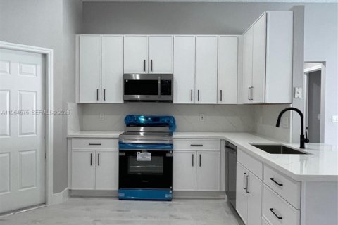 Villa ou maison à louer à Davie, Floride: 4 chambres, 180.97 m2 № 2026967 - photo 5