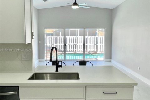 Villa ou maison à louer à Davie, Floride: 4 chambres, 180.97 m2 № 2026967 - photo 4