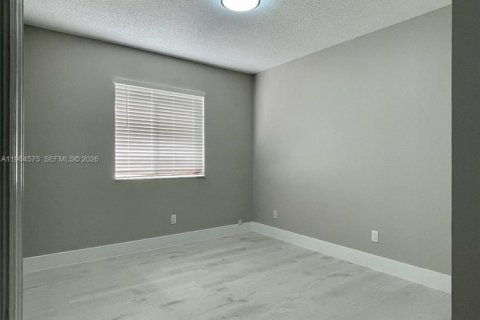 Villa ou maison à louer à Davie, Floride: 4 chambres, 180.97 m2 № 2026967 - photo 10