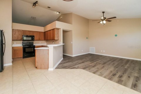 Casa en alquiler en Orlando, Florida, 3 dormitorios, 191.29 m2 № 1886216 - foto 3