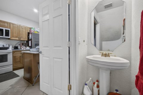 Touwnhouse à vendre à Riviera Beach, Floride: 3 chambres, 123.93 m2 № 2243486 - photo 14