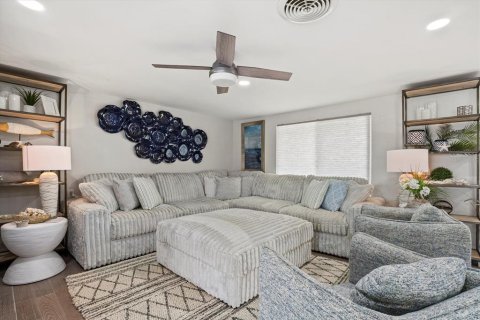 House in Englewood, Florida 3 bedrooms, 166.67 sq.m. № 1757406 - photo 8