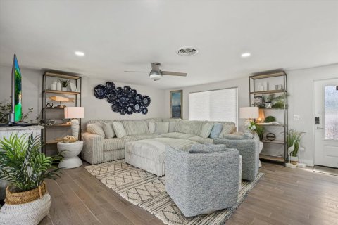 House in Englewood, Florida 3 bedrooms, 166.67 sq.m. № 1757406 - photo 7