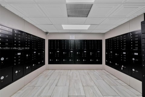 Condominio en venta en Miami, Florida, 1 dormitorio, 78.04 m2 № 2077324 - foto 18
