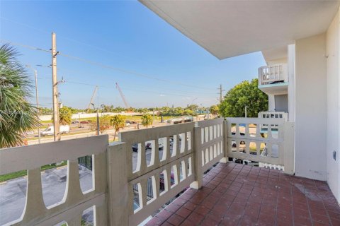 Condominio en venta en Miami, Florida, 1 dormitorio, 78.04 m2 № 2077324 - foto 17