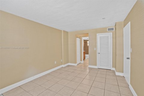 Condominio en venta en Miami, Florida, 1 dormitorio, 78.04 m2 № 2077324 - foto 13