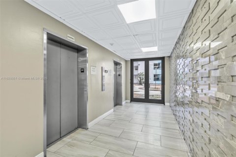 Condominio en venta en Miami, Florida, 1 dormitorio, 78.04 m2 № 2077324 - foto 5