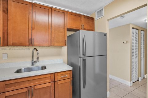 Condominio en venta en Miami, Florida, 1 dormitorio, 78.04 m2 № 2077324 - foto 11