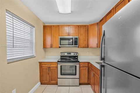 Condominio en Miami, Florida, 1 dormitorio  № 2077324