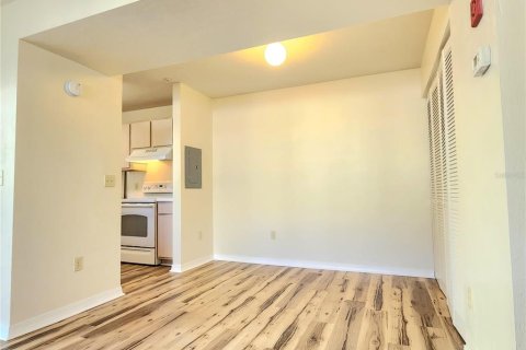 Condo in Gainesville, Florida, 1 bedroom  № 1789847 - photo 4