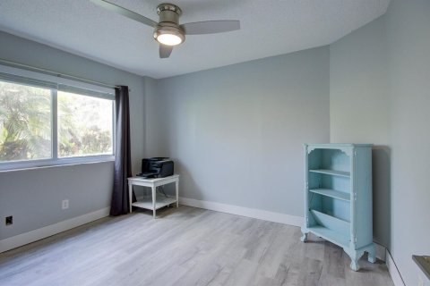 Condo in Lake Worth, Florida, 3 bedrooms  № 2085975 - photo 18
