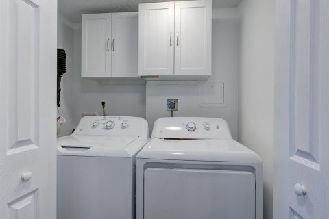 Condo in Lake Worth, Florida, 3 bedrooms  № 2085975 - photo 22