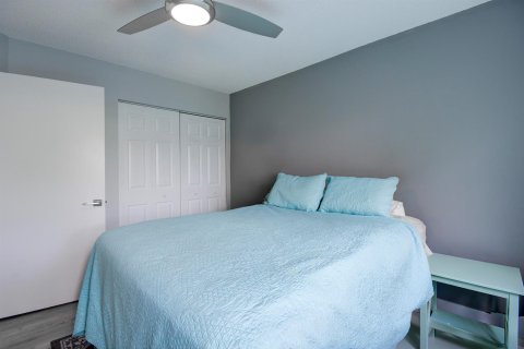 Condo in Lake Worth, Florida, 3 bedrooms  № 2085975 - photo 17
