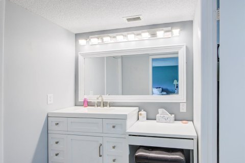 Condo in Lake Worth, Florida, 3 bedrooms  № 2085975 - photo 12