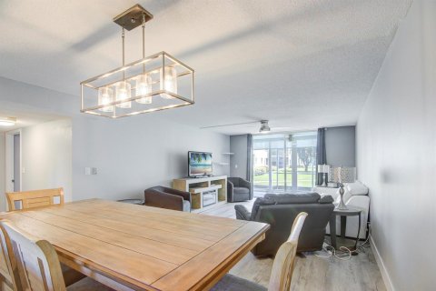 Condo in Lake Worth, Florida, 3 bedrooms  № 2085975 - photo 6