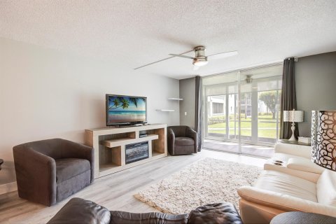 Condo in Lake Worth, Florida, 3 bedrooms  № 2085975 - photo 7