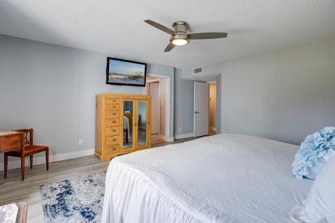 Condo in Lake Worth, Florida, 3 bedrooms  № 2085975 - photo 11
