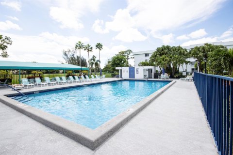 Condo in Lake Worth, Florida, 3 bedrooms  № 2085975 - photo 23