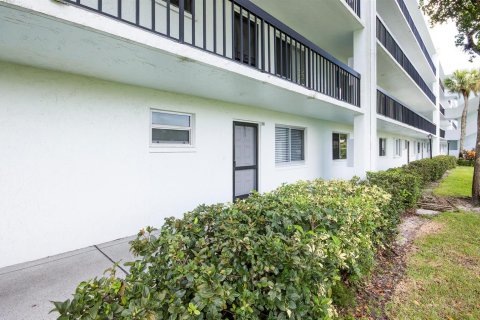 Condo in Lake Worth, Florida, 3 bedrooms  № 2085975 - photo 26